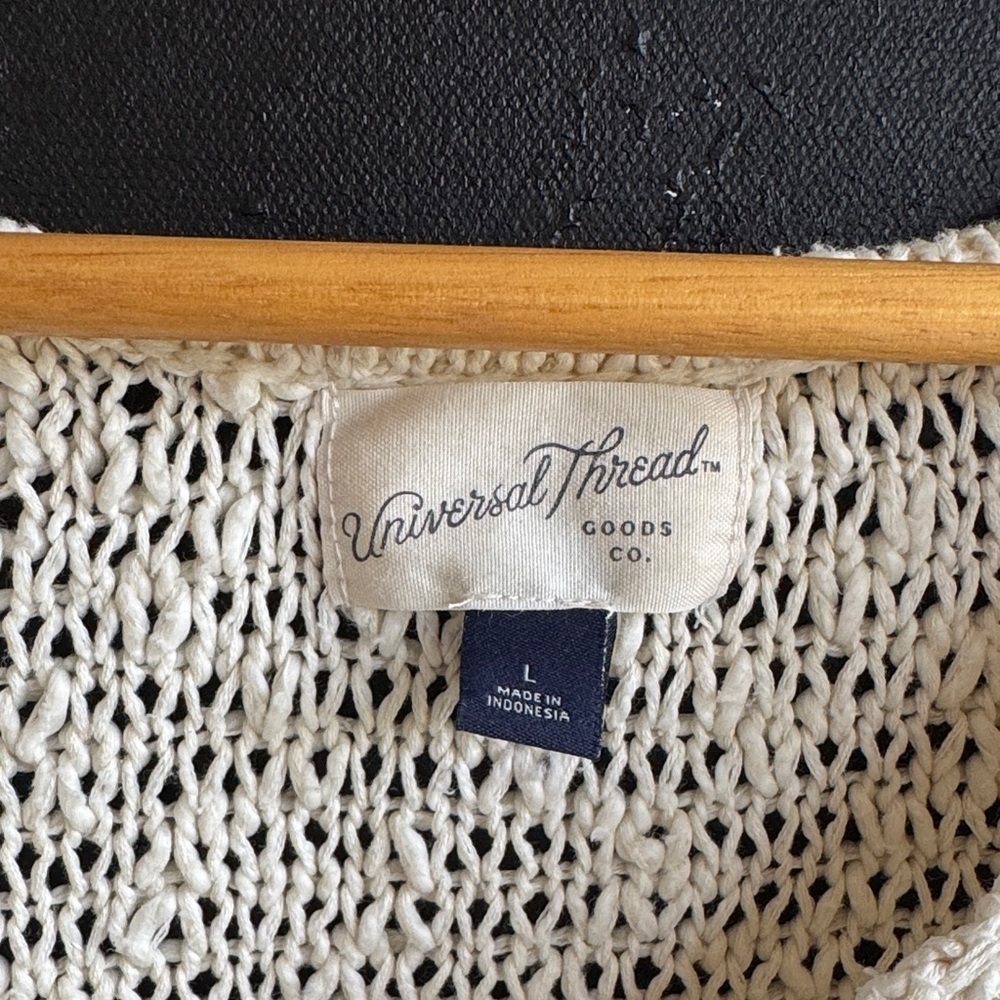 Universal Thread Cream V-Neck Textured Knit Sweater - Picture 2 of 3